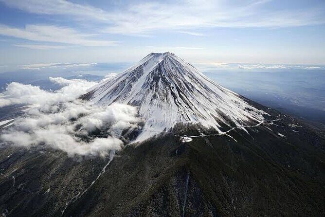 Full Day Private Tour of Mt Fuji - Oshino Hakkai and Sengen Shrine: clear water and old-world pacing