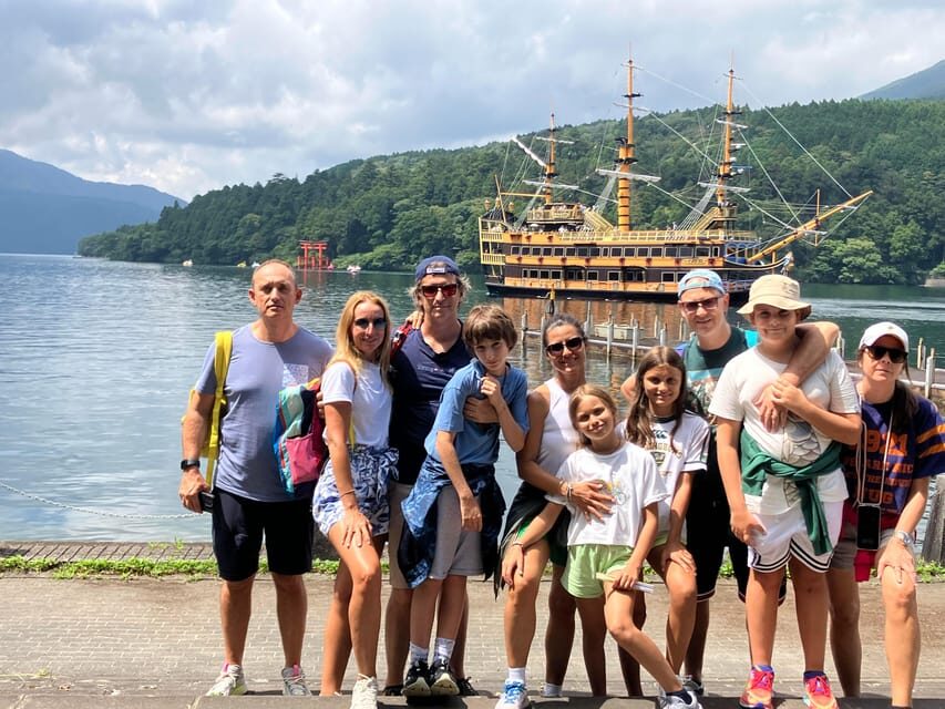 Hakone: Day Tour to View Mt Fuji & Wooden Culture Experience - Lake Ashi and Hakone Shrine: red torii photos with two easy ways to get there