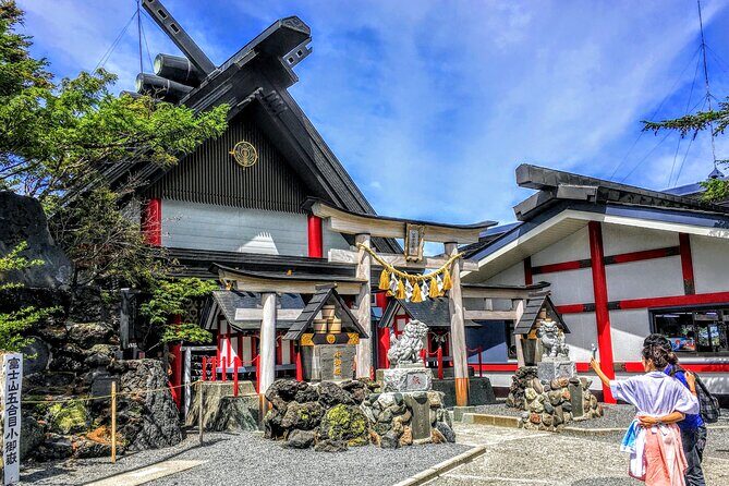 Mt Fuji and Hakone 1-Day Bus Tour Return by Bullet Train - Lake Ashinoko Cruise: Caldera Views and a Slower Pace