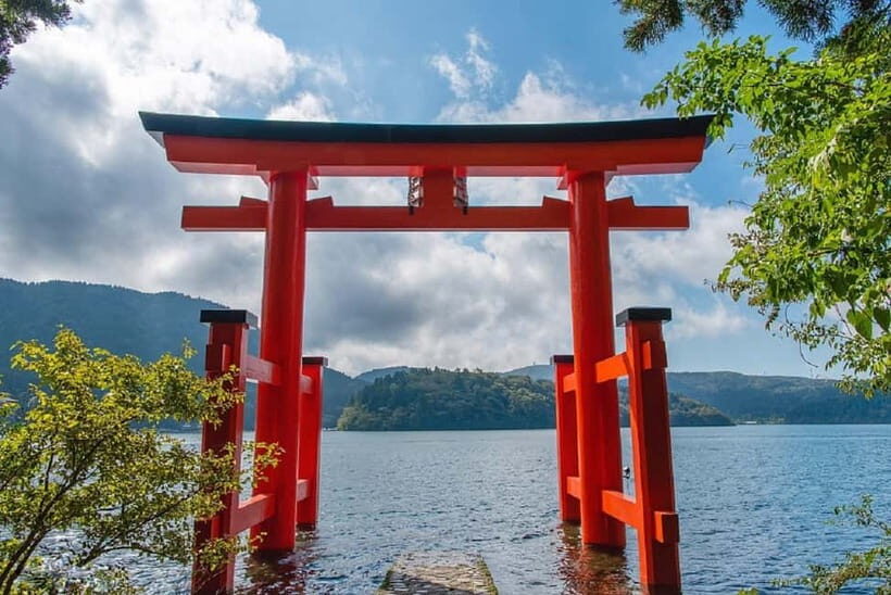 Mt Fuji Hakone/Enoshima Tour:Optional Ropeway/Lake Ashi Boat - Komachi Street: A Break for Coffee, Crafts, and Old-Town Mood