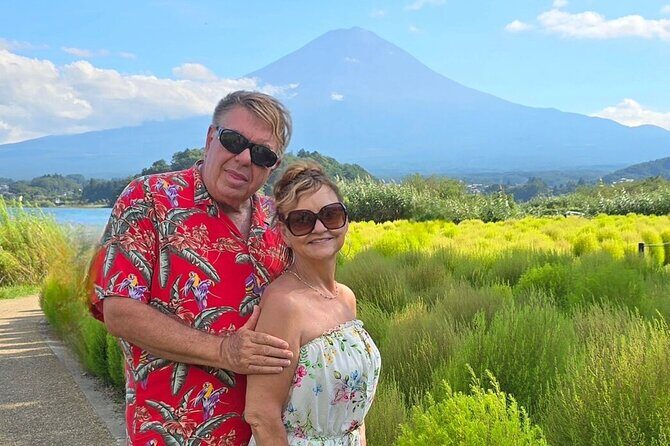 Mt Fuji Tour with Japanese Local Guide on Private Car from Tokyo - Oishi Park and Kitaguchi Hongu Fuji Sengen Jinja Shrine: Views Plus Meaning