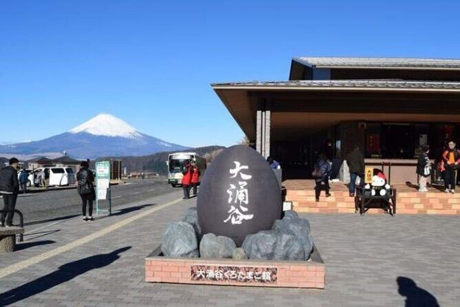 Private Mount Fuji Tour in Luxury Vehicle with English Guide - Stop 3: Arakurayama Sengen Park and the Chureito Pagoda angles