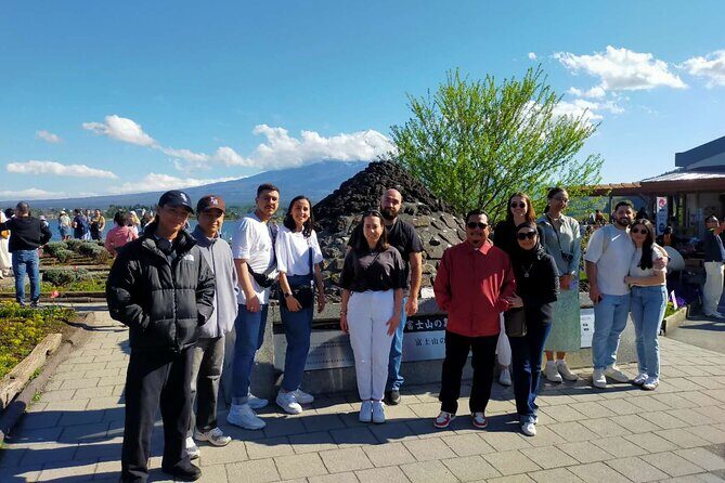 Tokyo: Instagram-Worthy Mt Fuji & Lake Kawaguchiko Day Trip - Stop 4: LAWSON Kawaguchiko Station and the famous Fuji convenience-store shot