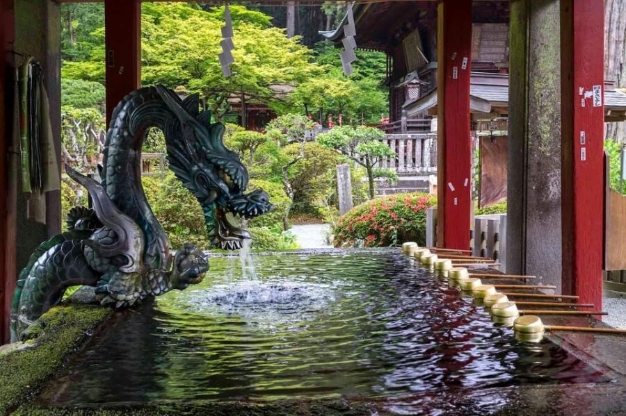 Tokyo: Mount Fuji & Hakone Private Tour with Guide - Oshino Hakkai: eight ponds, snowmelt water, and easy snack time