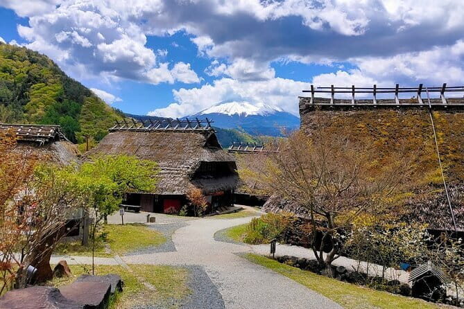 Tokyo: Mount Fuji Must-see Attractions One Day Sightseeing Tour - Why the coach + live commentary is the real value