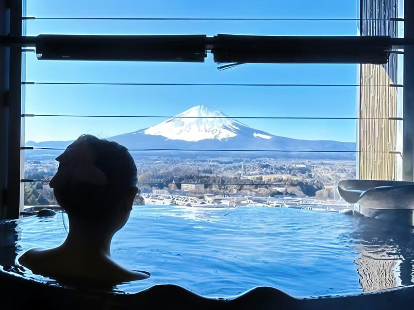 Tokyo: Mt Fuji Lake Kawaguchi & Yamanaka Hot Spring Day Tour - Oishi Park and the seasonal Fuji color show