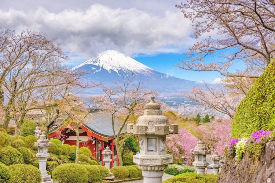 Tokyo: Mt Fuji Lake Kawaguchiko Tour & Arakuyama Sengen Park - Arakurayama Sengen Park and Chureito Pagoda: The Classic Mt Fuji Steps