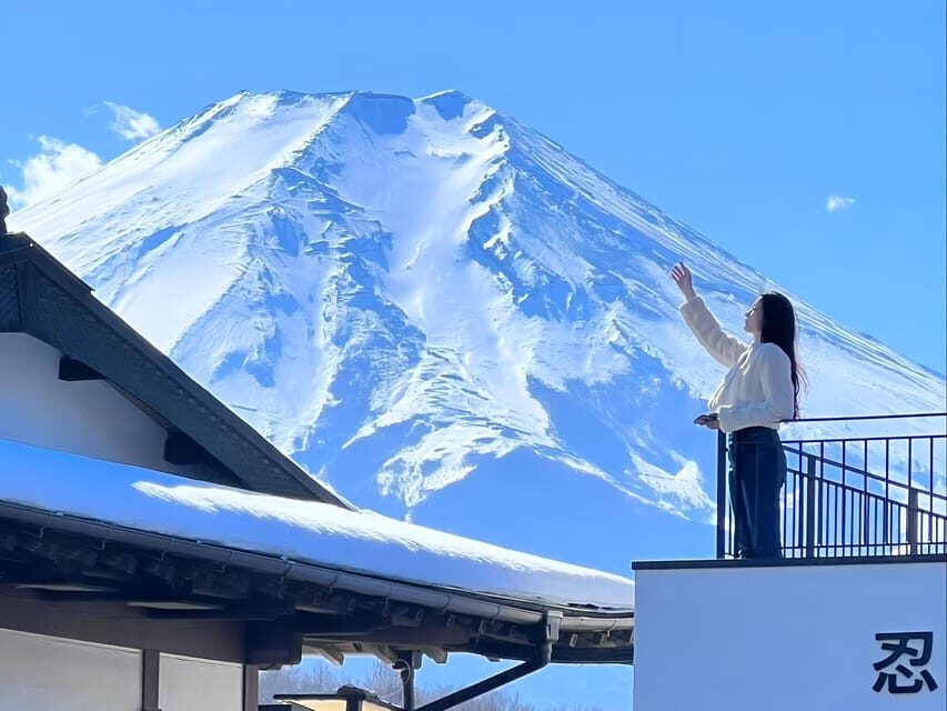 Tokyo: Mt Fuji Lake Kawaguchiko Tour & Arakuyama Sengen Park - Hidakaya Clock Street: Quick Fuji-Under-Town Atmosphere